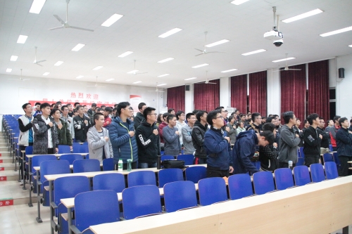 与会同学庄严宣誓